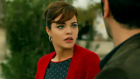 Züleyha miente a Yilmaz para evitar un nuevo enfrentamiento con Müjgan Züleyha miente a Yilmaz para evitar un nuevo enfrentamiento con Müjgan