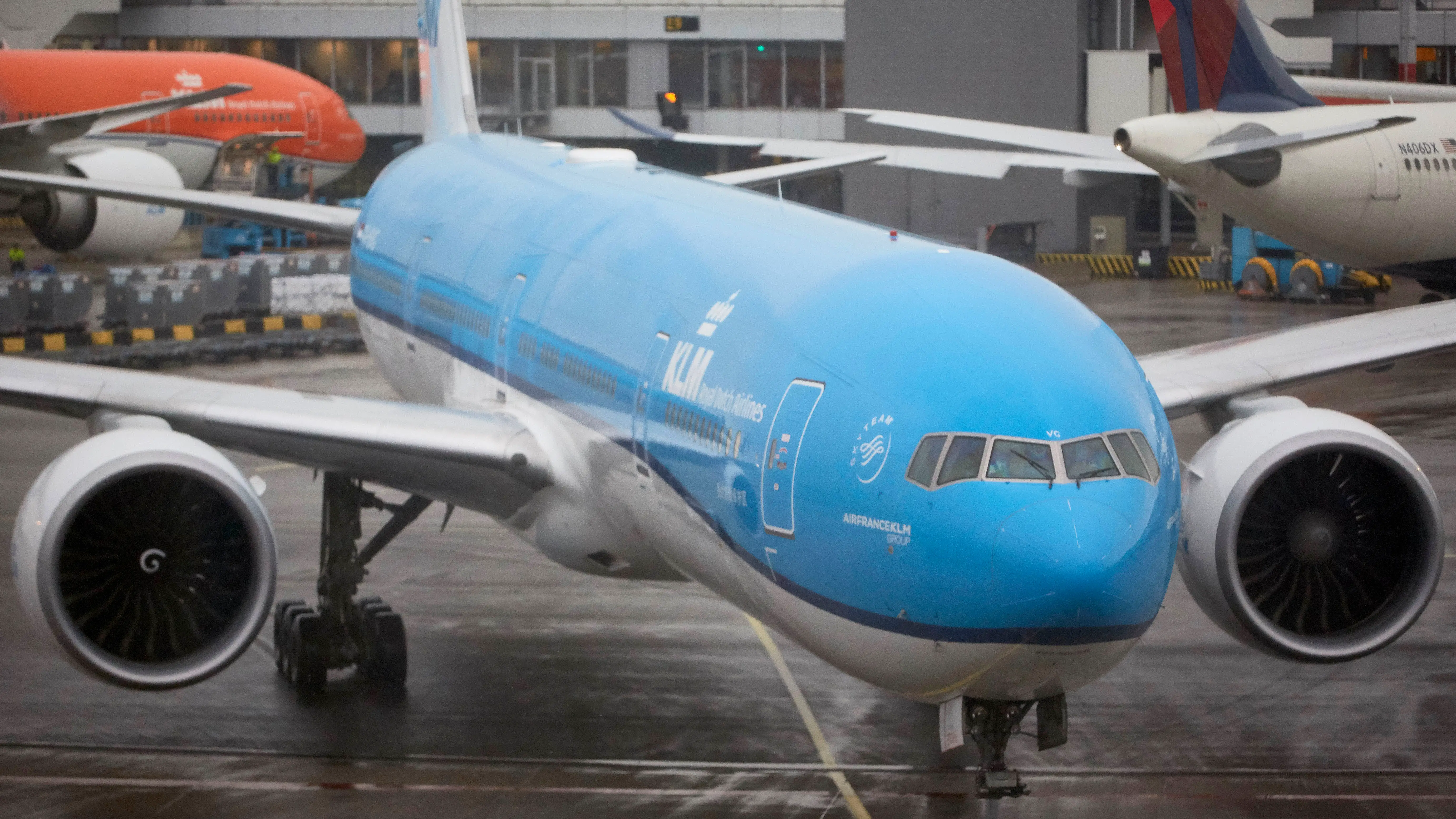 Encuentran a una persona escondida en el tren de aterrizaje de un avi&oacute;n que viaj&oacute; de Sud&aacute;frica a &Aacute;msterdam