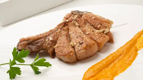 Karlos Arguiñano: receta de chuletas de cerdo con salsa de mango Karlos Arguiñano: receta de chuletas de cerdo con salsa de mango