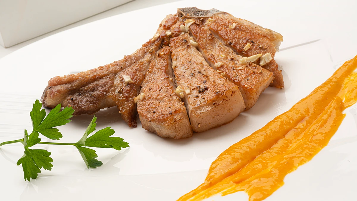 Karlos Arguiñano: receta de chuletas de cerdo con salsa de mango Karlos Arguiñano: receta de chuletas de cerdo con salsa de mango