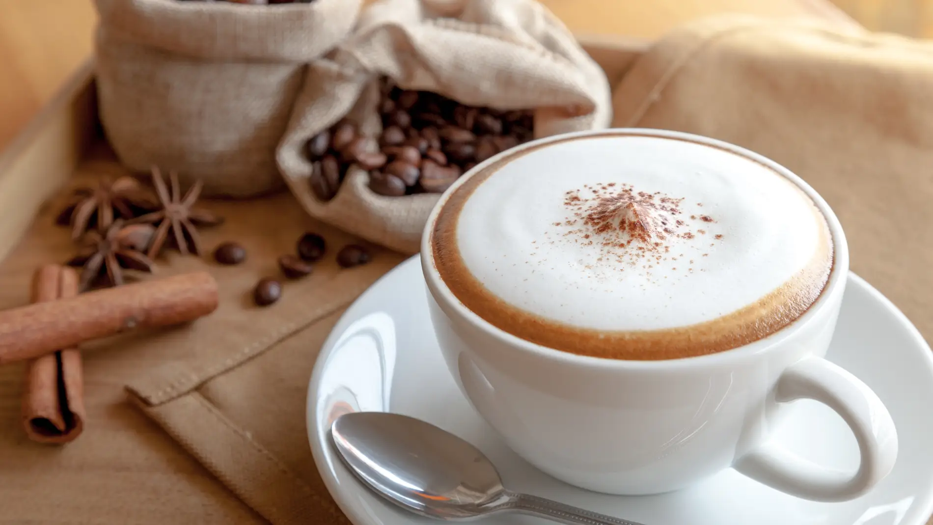 El aparato que necesitas para hacer crema (¡no espuma!) en tu café con leche