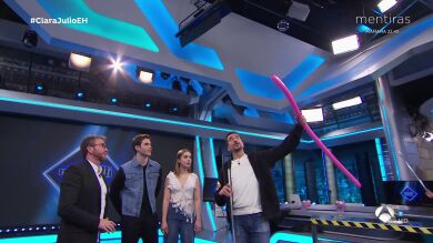 Marron sorprende a Clara Galle y Julio Peña con 