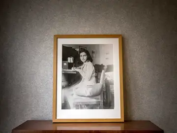 Las incógnitas del caso Ana Frank: investigadores holandeses descartan ahora que un notario judío traicionase a la familia Las incógnitas del caso Ana Frank: investigadores holandeses descartan ahora que un notario judío traicionase a la familia