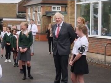 Las imágenes de Boris Johnson con los niños antes de su cumpleaños 
