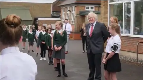 Las imágenes de Boris Johnson con los niños antes de su cumpleaños Las imágenes de Boris Johnson con los niños antes de su cumpleaños