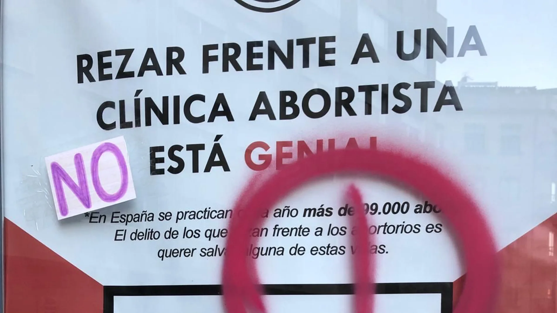 Pontevedra retira de las calles una campaña antiabortista que califican de &quot;asquerosa&quot;