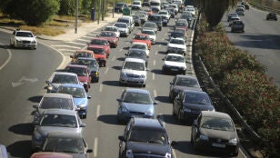 La DGT avisa que la luz V16 homologada y conectada es la &uacute;nica v&aacute;lida para 2026