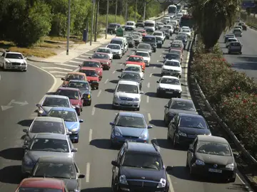 La DGT avisa que la luz V16 homologada y conectada es la única válida para 2026 La DGT avisa que la luz V16 homologada y conectada es la única válida para 2026