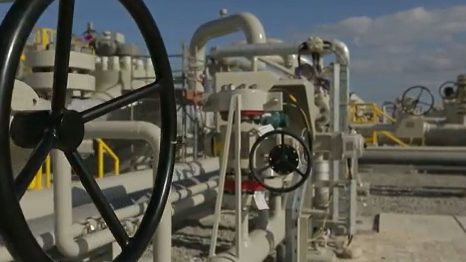Estados Unidos y la Unión Europea buscan alternativas al gas de Rusia pactando con regímenes autoritarios