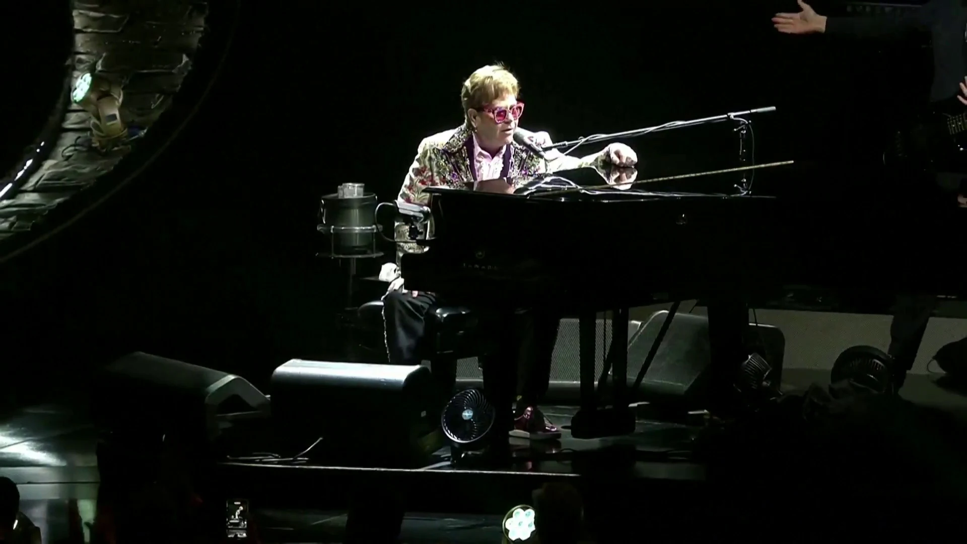 Elton John cancela dos conciertos tras dar positivo en coronavirus Elton John cancela dos conciertos tras dar positivo en coronavirus