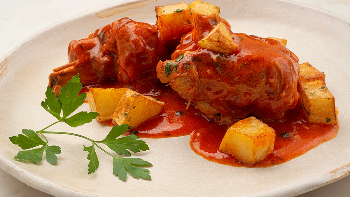 Receta "sabrosa y con poca grasa", de Argui&ntilde;ano: pavo en salsa con patatas fritas