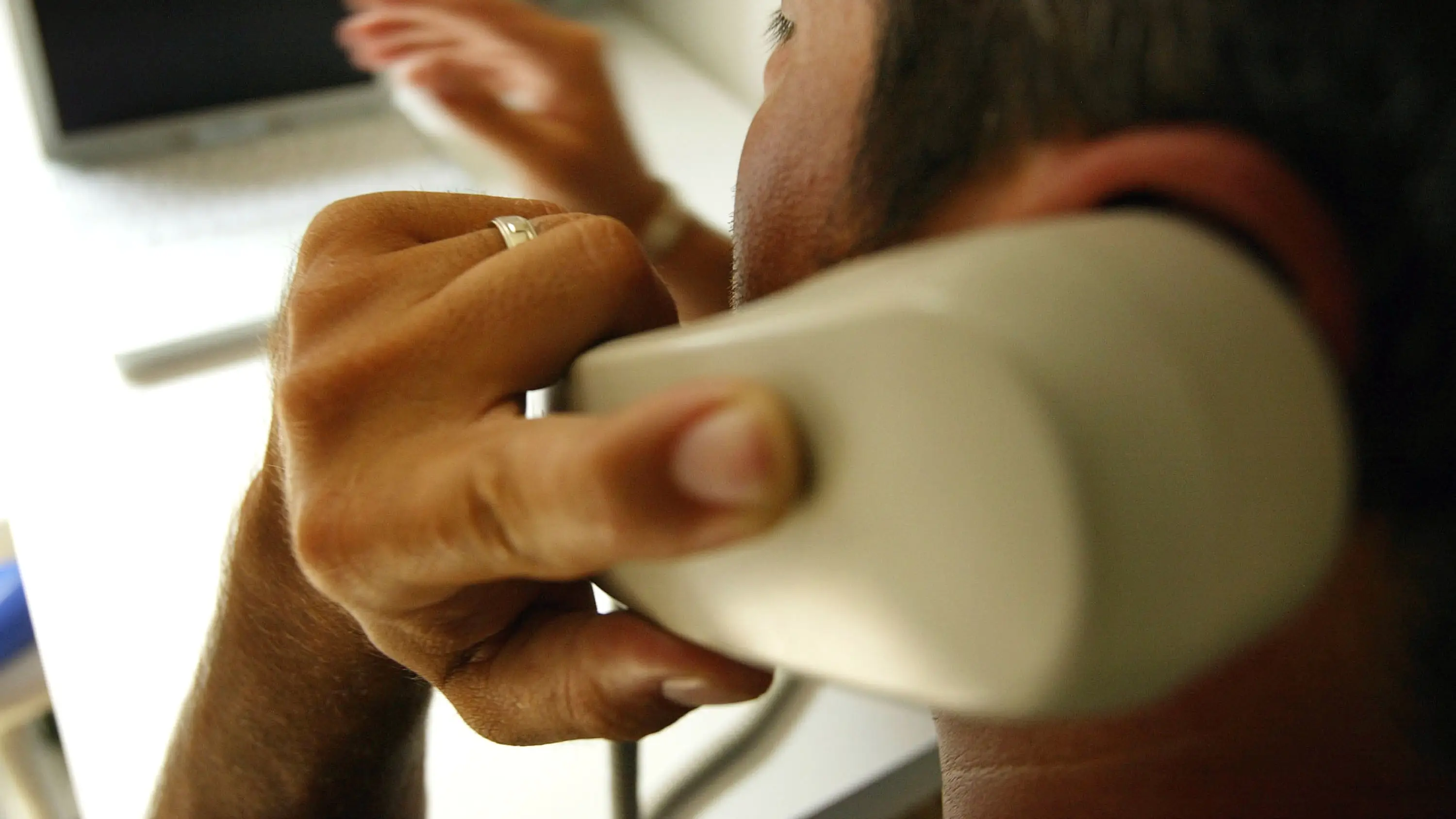 Solo el 10% de los consumidores consigue dar de baja sus datos personales con un teleoperador, según la OCU Solo el 10% de los consumidores consigue dar de baja sus datos personales con un teleoperador, según la OCU