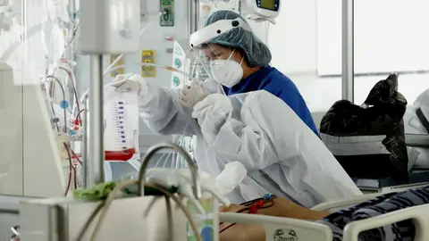 Un sanitario en un hospital Un sanitario en un hospital