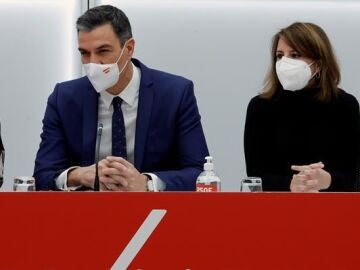 Pedro S&aacute;nchez y Adriana Lastra