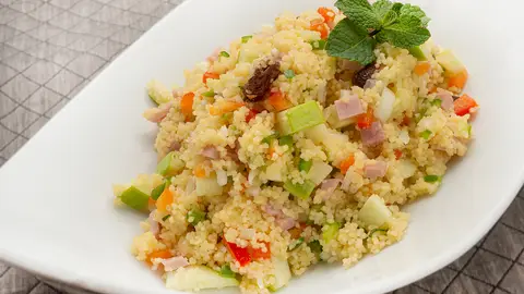 Ensalada de cuscús, jamón cocido y manzana, de Karlos Arguiñano Ensalada de cuscús, jamón cocido y manzana, de Karlos Arguiñano
