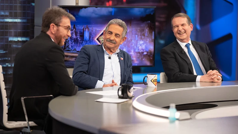 "Os llaman el Anchoas y el Bombillas": Revilla y Caballero se defienden ante los que les acusan de "populistas" "Os llaman el Anchoas y el Bombillas": Revilla y Caballero se defienden ante los que les acusan de "populistas"