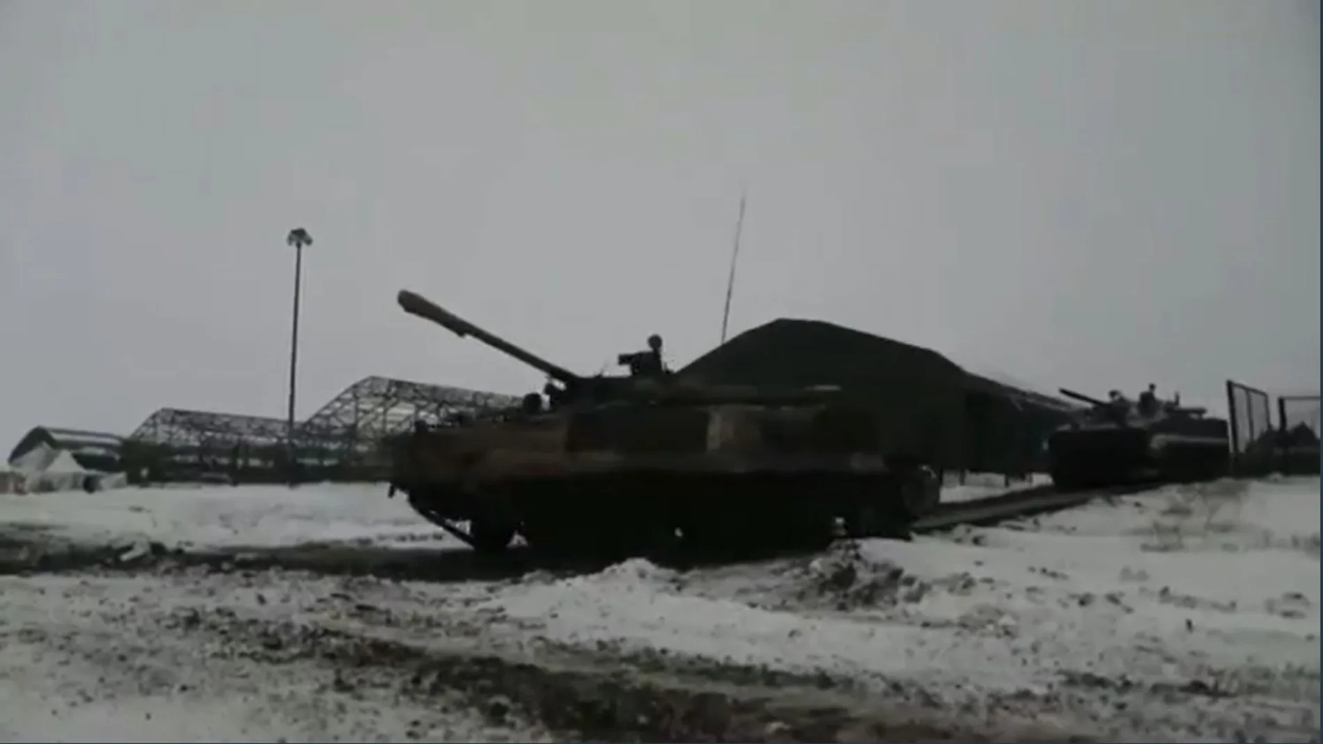 Rusia repliega algunas de sus tropas de la frontera con Ucrania