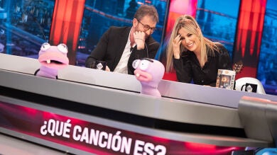 Edurne se lanza al reto definitivo: adivinar canciones cantadas en inglés por Juan de 'Los Chunguitos'