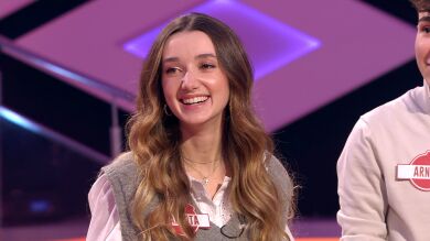 La broma de Juanra Bonet que pone a prueba la timidez de una concursante en ‘¡Boom!’ 