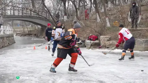 Hockey sobre hielo a los 70 años: "Te sientes parte de algo grande" Hockey sobre hielo a los 70 años: "Te sientes parte de algo grande"