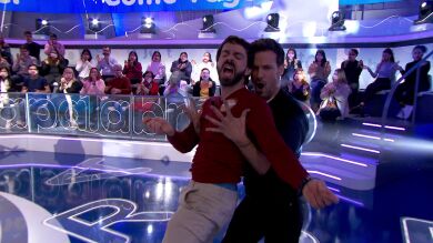 ¡Se acabó la broma! Roberto Leal veta los chistes de rubias y exige un baile a Daniel Grao y Alberto Amarilla