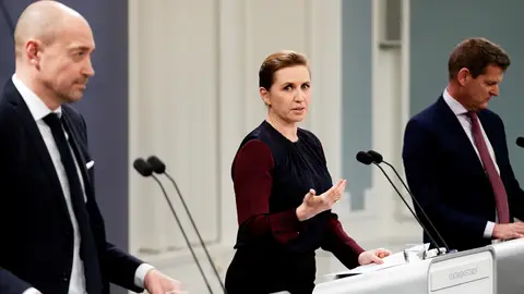 La primera ministra de Dinamarca, Mette Frederiksen, en rueda de prensa La primera ministra de Dinamarca, Mette Frederiksen, en rueda de prensa