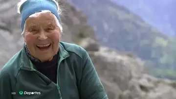 La austriaca que sigue escalando con 89 años: "Sólo hay dos opciones: rendirse o volverse más fuerte" La austriaca que sigue escalando con 89 años: "Sólo hay dos opciones: rendirse o volverse más fuerte"