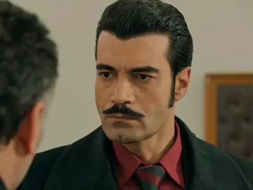 Hatip desvela a Demir el rumor que circula en Çukurova sobre Züleyha Hatip desvela a Demir el rumor que circula en Çukurova sobre Züleyha