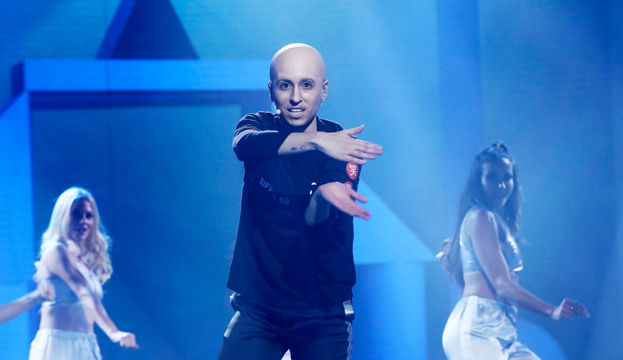 Eva Soriano vive en un mundo ‘Blue (Da Ba Dee)’ como Eiffel 65