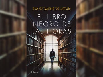  Cubierta de 'El libro negro de las horas', de Eva García Sáenz de Urturi