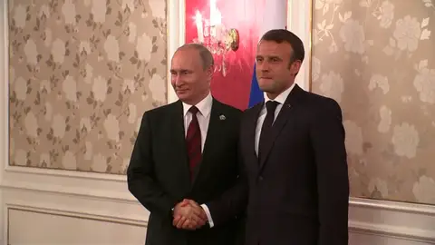 Los presidentes de Rusia y Francia, Vladimir Putin y Emmanuel Macron Los presidentes de Rusia y Francia, Vladimir Putin y Emmanuel Macron