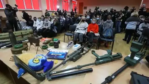 Armas en instituto de Kiev Armas en instituto de Kiev