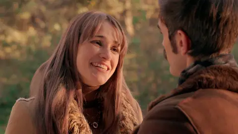Julieta, pícara, le muestra a Raúl la fórmula secreta para que deje atrás el pasado Julieta, pícara, le muestra a Raúl la fórmula secreta para que deje atrás el pasado