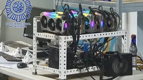 Desmantelan una granja de criptomonedas en Sevilla Desmantelan una granja de criptomonedas en Sevilla