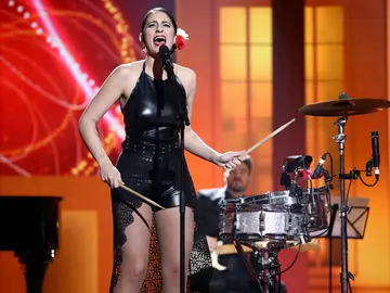María Peláe maravilla al ritmo cubano de ‘Mi tierra’ como Emily Estefan María Peláe maravilla al ritmo cubano de ‘Mi tierra’ como Emily Estefan