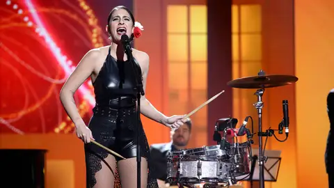 María Peláe maravilla al ritmo cubano de ‘Mi tierra’ como Emily Estefan María Peláe maravilla al ritmo cubano de ‘Mi tierra’ como Emily Estefan