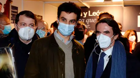 José María Aznar junto a Mañueco José María Aznar junto a Mañueco