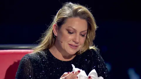 Niña Pastori no puede contener las lágrimas al ver las fotografías de su “Tata Manuela” Niña Pastori no puede contener las lágrimas al ver las fotografías de su “Tata Manuela”