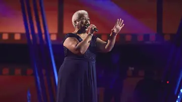 Gwen Perry canta ‘One moment in time’ en la Gran Final de ‘La Voz Senior’