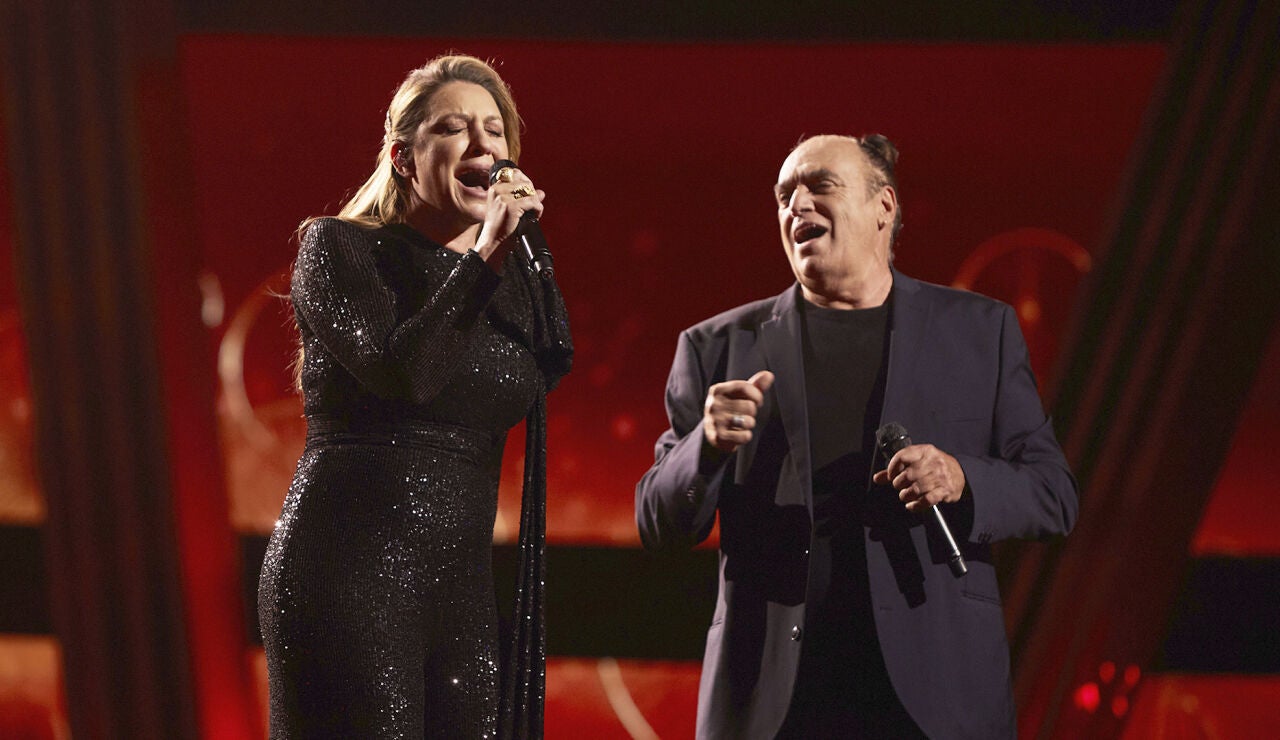 Niña Pastori y John Romero cantan ‘Contigo en la distancia’ en la Gran Final de ‘La Voz Senior’