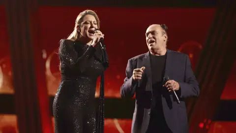 Niña Pastori y John Romero cantan ‘Contigo en la distancia’ en la Gran Final de ‘La Voz Senior’ Niña Pastori y John Romero cantan ‘Contigo en la distancia’ en la Gran Final de ‘La Voz Senior’