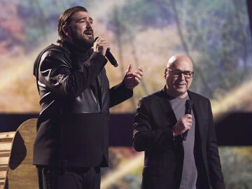Antonio Orozco y José Hervin cantan ‘Volver’ en la Gran Final de ‘La Voz Senior’