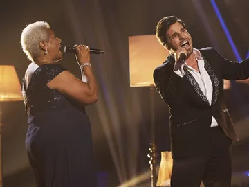 David Bustamante y Gwen Perry cantan ‘Unchained Melody’ en la Gran Final de ‘La Voz Senior’ David Bustamante y Gwen Perry cantan ‘Unchained Melody’ en la Gran Final de ‘La Voz Senior’