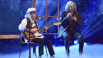 José Mercé y Lluís Navarro cantan ‘Mammy Blue’ en la Gran Final de ‘La Voz Senior’