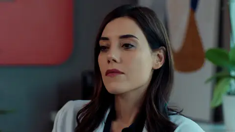 Asya, a Turgay: “Si esto es una guerra, no estoy dispuesta a perder” Asya confiesa a Turgay que ya no soporta más presiones.