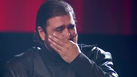 Antonio Orozco se rompe con la sorpresa a un talent 'La Voz Senior'