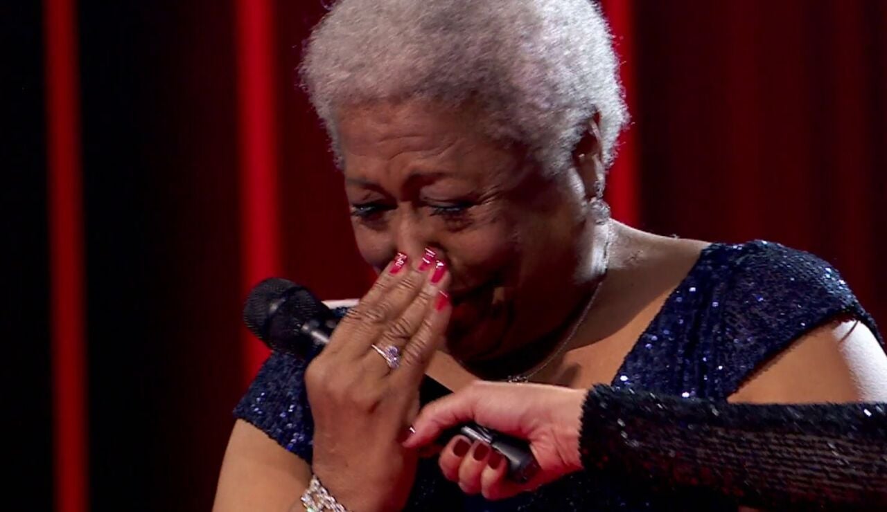 Gwen Perry se derrumba con los mensajes de su familia de Estados Unidos
