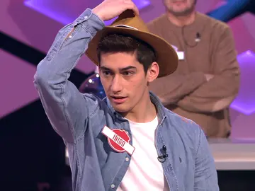 La radical transformación de Íñigo al ponerse el sombrero: destapa su alter ego a Juanra Bonet La radical transformación de Íñigo al ponerse el sombrero: destapa su alter ego a Juanra Bonet