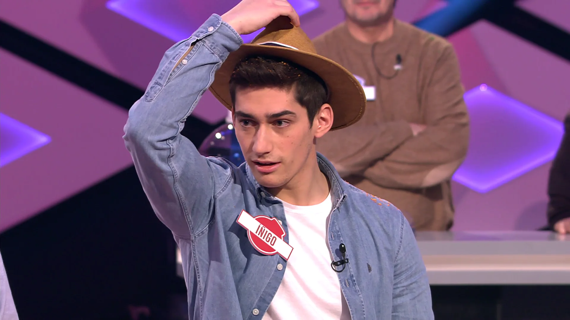 La radical transformaci&oacute;n de &Iacute;&ntilde;igo al ponerse el sombrero: destapa su alter ego a Juanra Bonet 