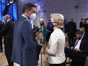 Ursula von der Leyen felicita a Pedro Sánchez por su "satisfactoria" gestión de los fondos europeos